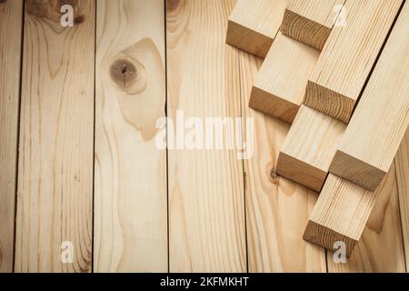 Holzbretter kleine quadratische Holzbretter in wenig Stapel kopieren Raum Ansicht Stockfoto
