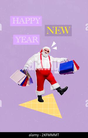 Vertikale kreative Fotocollage von funky fröhlich sorglos santa halten Einkaufstaschen promo isoliert auf lila Hintergrund Stockfoto