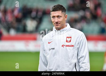 WARSZAWA, POLEN - 16. NOVEMBER 2022: Fußballfreundschaftsspiel Polen gegen Chile 1:0. Robert Lewandowski beim Aufwärmen. Stockfoto