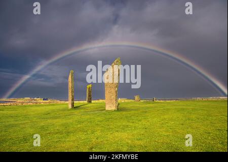 Das Bild zeigt die 5000 Jahre alten Stones of Stenness in Strennness in der Nähe von Ring of Brodgar auf der Hauptinsel Orkney Stockfoto