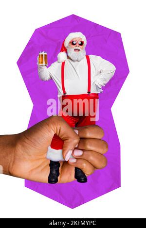 Vertikale Collage Bild von Arm halten Mini funky positive Alter Fett santa genießen Glas Pint Bier isoliert auf kreativen Hintergrund Stockfoto