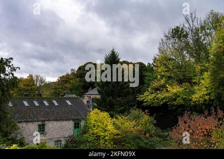 STONEY MIDDLETON, ENGLAND - 23.. OKTOBER 2022: Spaziergang im Hope Valley im Herbst, Peak District, Derbyshire Stockfoto