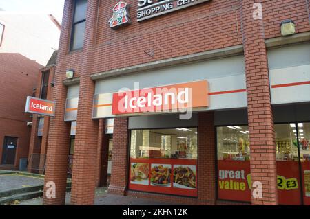 13. November 2022, Swansea, Wales, Vereinigtes Königreich. Isländischer Supermarkt im ehemaligen St Davids Centre. Stockfoto