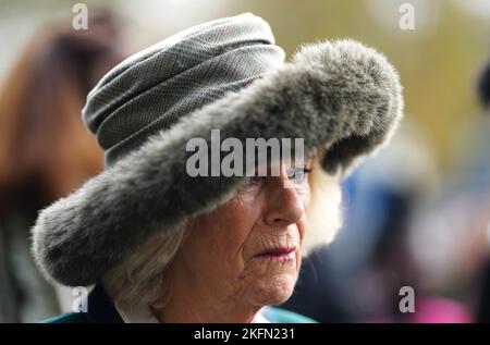 Der Queen Consort kommt am Samstag am November Racing Wochenende auf der Ascot Racecourse an. Bilddatum: Samstag, 19. November 2022. Stockfoto