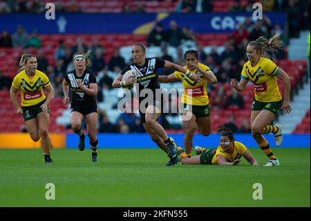 Der neuseeländische Kapitän Krystal Rota fährt am Samstag, dem 19.. November 2022, während des Women's Rugby League World Cup Finales 2021 zwischen Australien und Neuseeland in Old Trafford, Manchester, vorwärts. (Foto: Trevor Wilkinson | MI News) Credit: MI News & Sport /Alamy Live News Stockfoto