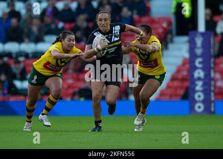 Der neuseeländische Kapitän Krystal Rota fährt am Samstag, dem 19.. November 2022, während des Women's Rugby League World Cup Finales 2021 zwischen Australien und Neuseeland in Old Trafford, Manchester, vorwärts. (Foto: Trevor Wilkinson | MI News) Credit: MI News & Sport /Alamy Live News Stockfoto