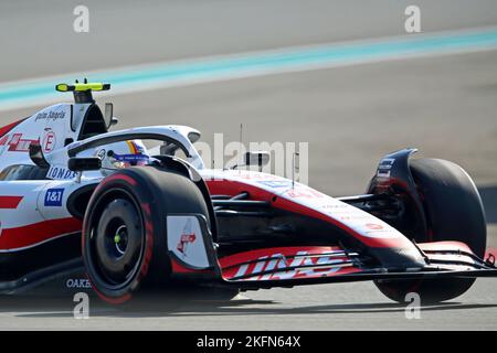 19.. November 2022; Yas Marina Circuit, Yas Island, Abu Dhabi; Mick Schumacher (GER) Haas F1 Team VF-22 Ferrari, während des Pre-Qualifying-Trainings beim Grand Prix von Abu Dhabi F1 Stockfoto