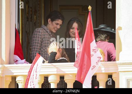 Caroline von Hannover, Pierre Casiraghi, Charlotte Casiraghi, Francesco Casiraghi, Stefano Casiraghi, Beatrice Borromeo nimmt an der Parade auf dem Palastbalkon während der Feier zum Nationalfeiertag am 19. November 2022 in Monaco Ville, Fürstentum Monaco, Teil. Foto von Marco Piovanotto/IPA - KEINE BOULEVARDBLÄTTER Stockfoto