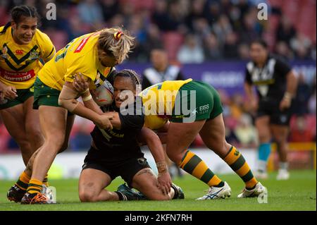 Der neuseeländische Kapitän Krystal Rota fährt am Samstag, dem 19.. November 2022, während des Women's Rugby League World Cup Finales 2021 zwischen Australien und Neuseeland in Old Trafford, Manchester, vorwärts. (Foto: Trevor Wilkinson | MI News) Credit: MI News & Sport /Alamy Live News Stockfoto