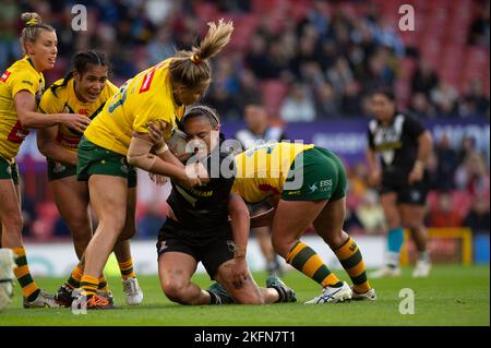 Der neuseeländische Kapitän Krystal Rota fährt am Samstag, dem 19.. November 2022, während des Women's Rugby League World Cup Finales 2021 zwischen Australien und Neuseeland in Old Trafford, Manchester, vorwärts. (Foto: Trevor Wilkinson | MI News) Credit: MI News & Sport /Alamy Live News Stockfoto
