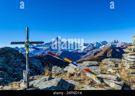 Das ganze Gold von Monviso. Ostana eines der schönsten Dörfer Italiens Stockfoto