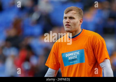 Birkenhead, Großbritannien. 19.. November 2022. Elliott Nevitt #20 von Tranmere Rovers vor dem Sky Bet League 2 Spiel Tranmere Rovers gegen AFC Wimbledon im Prenton Park, Birkenhead, Großbritannien, 19.. November 2022 (Foto von Phil Bryan/News Images) in Birkenhead, Großbritannien am 11/19/2022. (Foto von Phil Bryan/News Images/Sipa USA) Quelle: SIPA USA/Alamy Live News Stockfoto