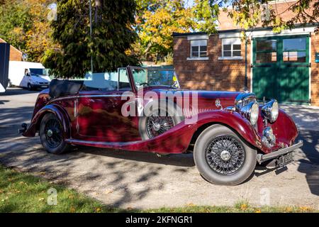 1937 Bentley 4¼ Litre „JT 6565“ auf der Oktober-Scramble im Bicester Heritage Centre am 9.. Oktober 2022 Stockfoto