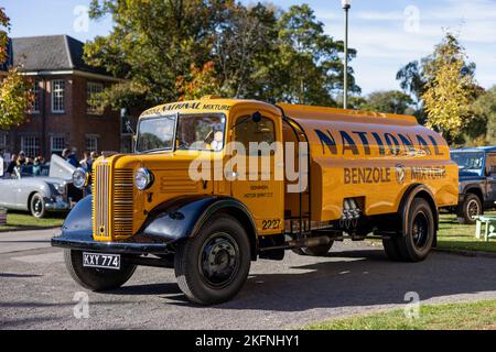 1950 Austin K4 Benziner ‘KXY 774’ auf der Oktober Scramble im Bicester Heritage Center am 9.. Oktober 2022 ausgestellt Stockfoto