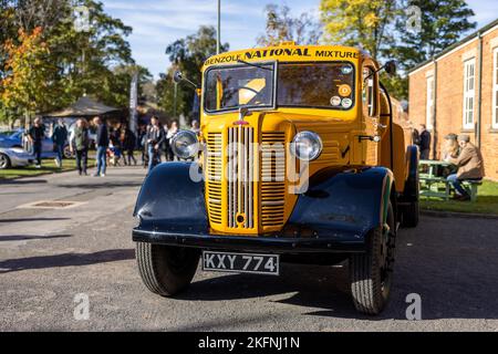 1950 Austin K4 Benziner ‘KXY 774’ auf der Oktober Scramble im Bicester Heritage Center am 9.. Oktober 2022 ausgestellt Stockfoto