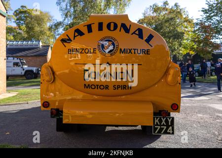 1950 Austin K4 Benziner ‘KXY 774’ auf der Oktober Scramble im Bicester Heritage Center am 9.. Oktober 2022 ausgestellt Stockfoto