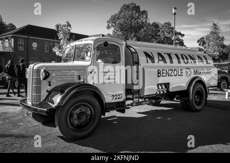 1950 Austin K4 Benziner ‘KXY 774’ auf der Oktober Scramble im Bicester Heritage Center am 9.. Oktober 2022 ausgestellt Stockfoto