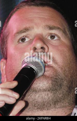 CHJRIS MOYLES, RADIO ONE ERA, 2003: Chris Moyles bei Radio One Live in Coopers Field in Cardiff, 14. September 2003. Foto: ROB WATKINS Stockfoto