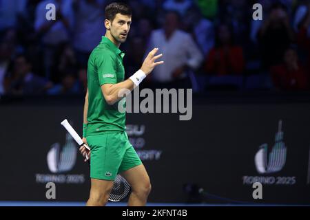 Novak Djokovic aus Serbien zeigt sich während des Halbfinalmatches zwischen Novak Djokovic aus Serbien und Taylor Fritz aus den USA am siebten Tag des Nitto ATP World Tour Finals im Pala Alpitour am 19. November 2022 in Turin, Italien Stockfoto