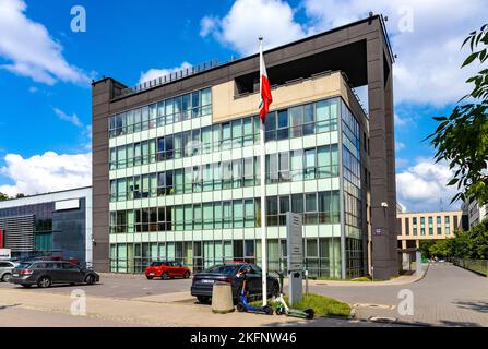 Warschau, Polen - 10. Juni 2022: Bezirksgericht von Warschau Sad Okregowy in der Czerniakowska 100A Straße im Mokotow Bezirk von Warschau Stockfoto