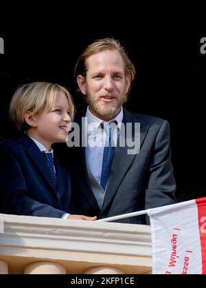 Monaco Ville, Monaco. 19.. November 2022. Andrea Casiraghi und Indien Casiraghi auf dem Balkon des Fürstlichen Palastes in Monaco-Ville, am 19. November 2022, während der Feierlichkeiten zum Nationalfeiertag von Monaco Quelle: Albert Nieboer/Netherlands OUT/Point de Vue OUT/dpa/Alamy Live News Stockfoto