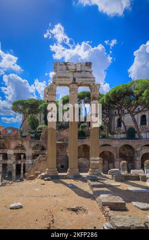 Blick auf das kaiserliche Forum von Cäsar in Rom, Italien. Stockfoto