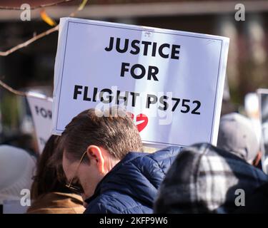 Melden Sie sich bei der Kundgebung für Freiheit im Iran an. Gerechtigkeit für Flug PS752. Halifax, Kanada. November 19,2022 Stockfoto