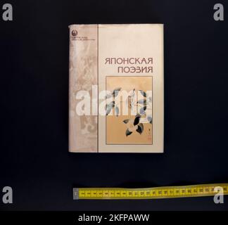 Die japanische Poesie. Golden Fund of Japanese Literature, erstmals 1999 in Russland veröffentlicht. Stockfoto