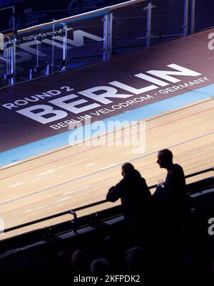 Berlin, Deutschland. 19.. November 2022. Radfahren/Bahn: Champions League, Haltestelle 2.. Ansicht der Strecke. Quelle: Jean-Marc Wiesner/dpa/Alamy Live News Stockfoto