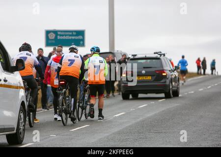 Kevin Sinfield und sein Team sammelten an Tag 7 seiner Ultra7-in-7-Challenge von Edinburgh nach Manchester im November 2022 Geld für MND-Wohltätigkeitsorganisationen Stockfoto