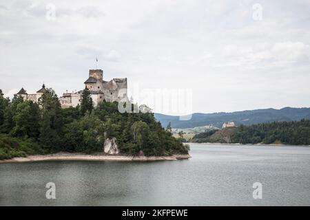 Schloss Niedzica „Dunajec“ in Polen am See der Tschechischen Republik Stockfoto