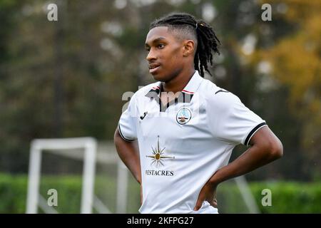 Swansea, Wales. 19. November 2022. Jada Mawongo von Swansea City während des Spiels der Professional Development League zwischen Swansea City unter 18 und Watford unter 18 Jahren an der Swansea City Academy in Swansea, Wales, Großbritannien am 19. November 2022. Quelle: Duncan Thomas/Majestic Media/Alamy Live News. Stockfoto