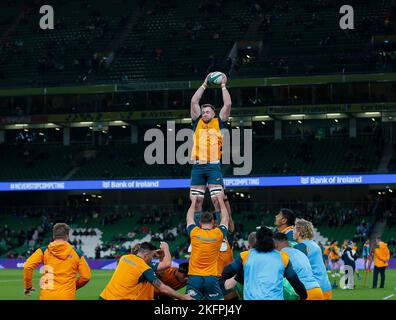 19.. November 2022; Aviva Stadium, Dublin, Irland: Autumn Series International Rugby Irland gegen Australien; das australische Team übt seine Line-Outs Stockfoto