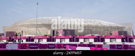 Doha,katar-Oktober 10,2022 :das Ahmad bin Ali Stadion, im Volksmund auch als das Al-Rayyan Stadion bekannt, ist ein Mehrzweckstadion in Al Rayyan, Katar, Stockfoto