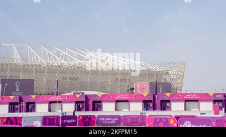 Doha,katar-Oktober 10,2022 :das Ahmad bin Ali Stadion, im Volksmund auch als das Al-Rayyan Stadion bekannt, ist ein Mehrzweckstadion in Al Rayyan, Katar, Stockfoto