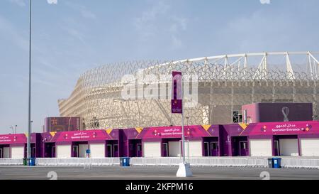 Doha,katar-Oktober 10,2022 :das Ahmad bin Ali Stadion, im Volksmund auch als das Al-Rayyan Stadion bekannt, ist ein Mehrzweckstadion in Al Rayyan, Katar, Stockfoto