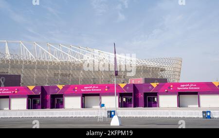 Doha,katar-Oktober 10,2022 :das Ahmad bin Ali Stadion, im Volksmund auch als das Al-Rayyan Stadion bekannt, ist ein Mehrzweckstadion in Al Rayyan, Katar, Stockfoto