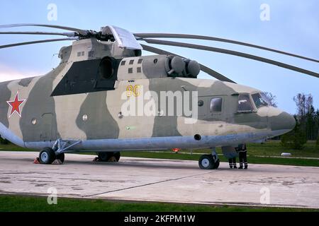 Russischer schwerer Transporthubschrauber Mil Mi-26 Stockfoto