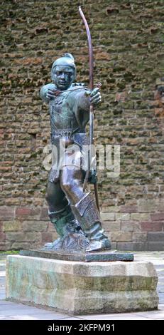 Eine Statue des berühmten Outlaw Robin Hood. Stockfoto