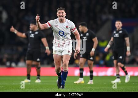 Owen Farrell aus England gibt seine Teamanweisungen während des Herbst-Internationals-Spiels England gegen Neuseeland im Twickenham Stadium, Twickenham, Großbritannien, 19.. November 2022 (Foto von Craig Thomas/News Images) Stockfoto