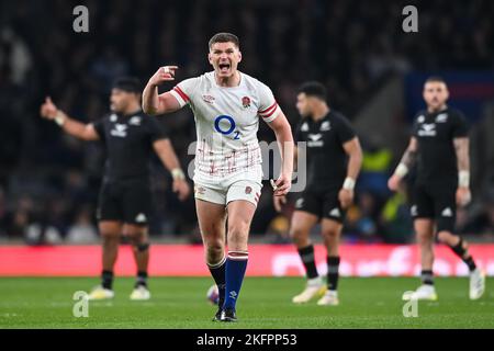 Owen Farrell aus England gibt seine Teamanweisungen während des Herbst-Internationals-Spiels England gegen Neuseeland im Twickenham Stadium, Twickenham, Großbritannien, 19.. November 2022 (Foto von Craig Thomas/News Images) Stockfoto