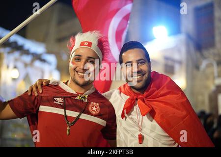 Doha, Katar. 19.. November 2022. Fußball-Fans: FIFA Fußball-Weltmeisterschaft Katar 2022 in Doha, Katar . Quelle: Naoki Morita/AFLO SPORT/Alamy Live News Stockfoto