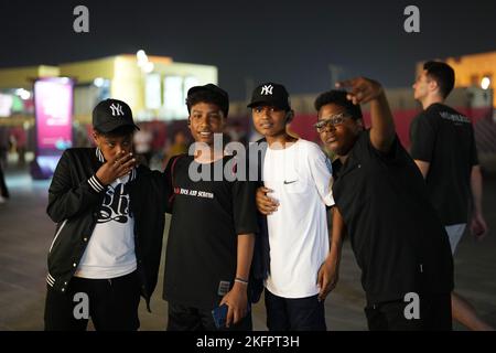 Doha, Katar. 19.. November 2022. Fußball-Fans: FIFA Fußball-Weltmeisterschaft Katar 2022 in Doha, Katar . Quelle: Naoki Morita/AFLO SPORT/Alamy Live News Stockfoto