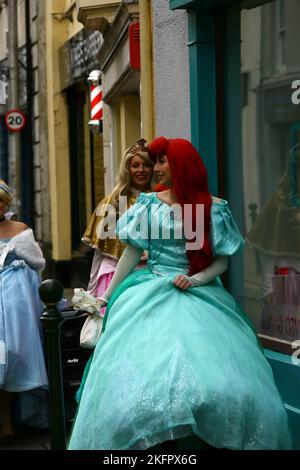 Carmarthen Town Weihnachtsbeleuchtung eingeschaltet Stockfoto