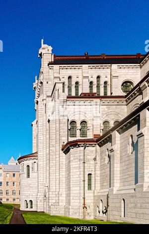 QUEBEC CITY, KANADA - 5. September 2022: Die Basilika Sainte-Anne-de-Beaupr liegt am St. Lawrence River östlich von Quebec City, Kanada, und Stockfoto