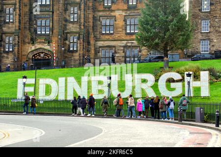 Edinburgh, Schottland, Großbritannien 19.. November 2022. UK Wetter: Edinburgh Schild auf dem Hügel sah anständiges Wetter nach gestrigen Sintflut. Credit Gerard Ferry/Alamy Live News Stockfoto