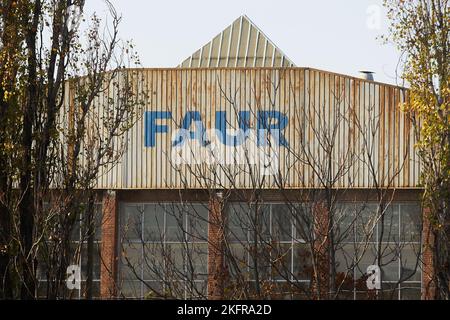 Bukarest, Rumänien - 09. November 2022: Die Hallen des Faur Industrial Plant, ehemals Malaxa. Stockfoto