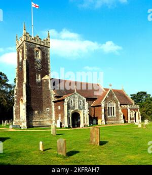 Sandringham Parish Church, Norfolk, England, unter der Flagge von St. George, Ich Bin'S Stockfoto