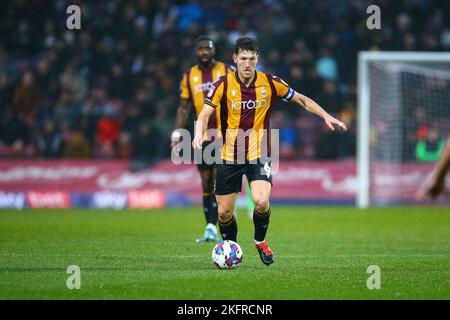 The University of Bradford Stadium, Bradford, England - 19.. November 2022 Richard Smallwood (6) of Bradford City - während des Spiels Bradford City gegen Northampton Town, Sky Bet League Two, 2022/23, The University of Bradford Stadium, Bradford, England - 19.. November 2022 Credit: Arthur Haigh/WhiteRoseFotos/Alamy Live News Stockfoto