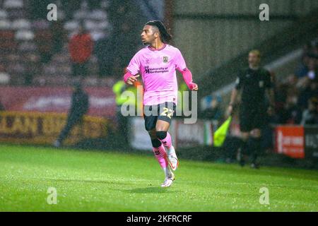 The University of Bradford Stadium, Bradford, England - 19.. November 2022 Akinwale Odimayo (22) of Northampton Town - während des Spiels Bradford City gegen Northampton Town, Sky Bet League Two, 2022/23, The University of Bradford Stadium, Bradford, England - 19.. November 2022 Credit: Arthur Haigh/WhiteRoseFotos/Alamy Live News Stockfoto